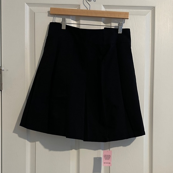 PrettyLittleThing Black Pleated Mini Skirt NWT - Picture 1 of 11